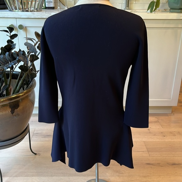 EUC Navy Gabby Isabella round neck navy sweater with longer asymmetrical hem - Picture 7 of 11
